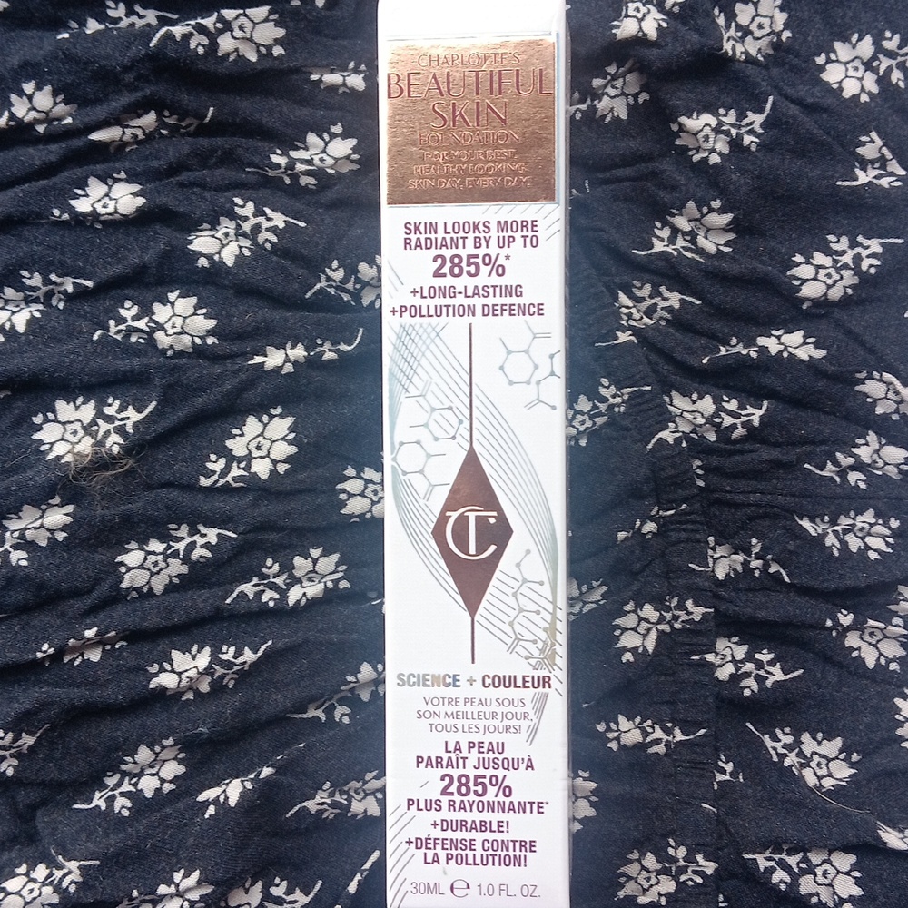 Charlotte Tilbury Charlotte's Beautiful Skin Foundation#2 nuetral - Picture 4 of 4